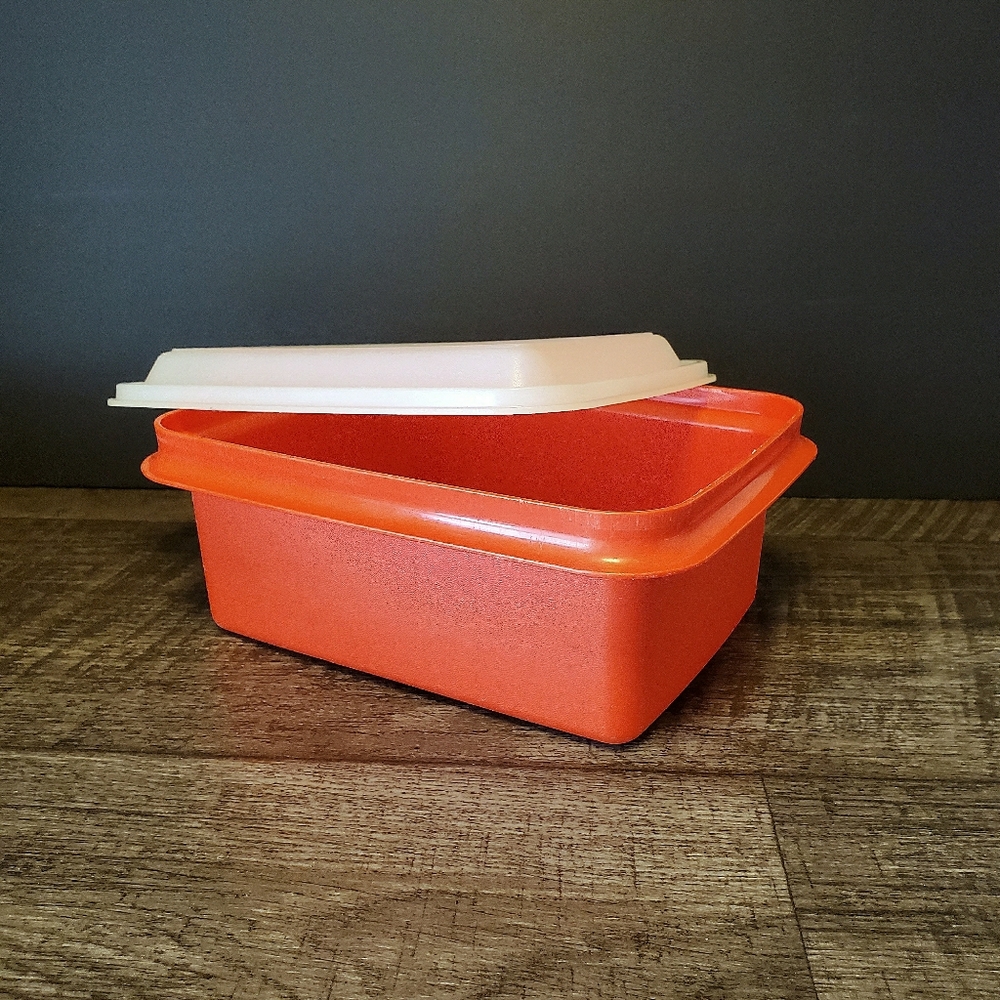 Vintage Tupperware Freeze-N-Save Ice Cream Keeper #1254 White with Lid.